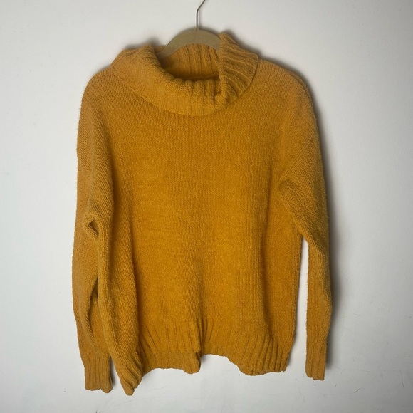 Primark Soft and Cozy Mustard Yellow Turtleneck Sweater Size Medium - Picture 1 of 9